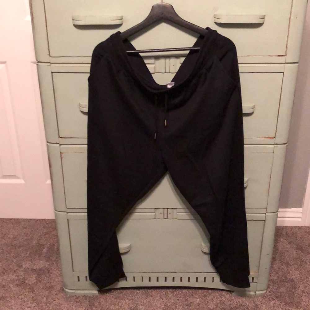 Old Navy black jogger sweatpants size XL. Never worn.